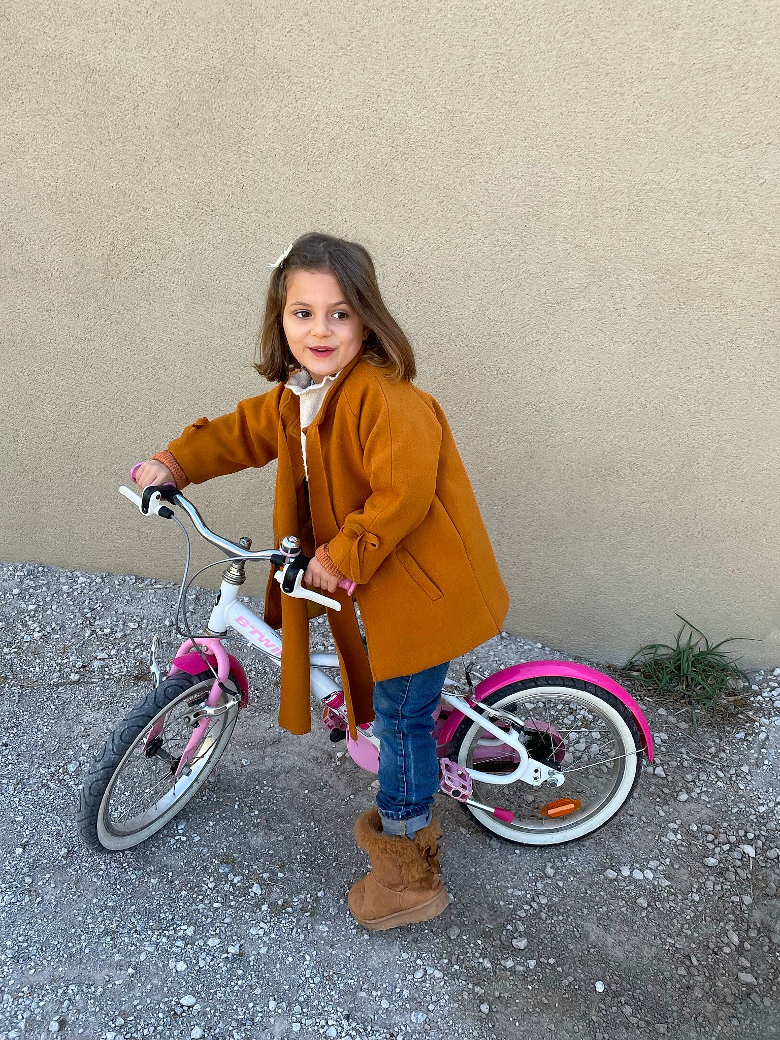 Arya a rejoint le concours — aidez-le/la à gagner de superbes lots ! automotive_tire, bicycle, bicycle_accessory, bicycle_fork, bicycle_frame, bicycle_handlebar, bicycle_part, bicycle_saddle, bicycle_tire, bicycle_wheel, bicycles_equipment_and_supplies, crankset, dress, footwear, helmet, joy, leg, outdoor_recreation, person, rim