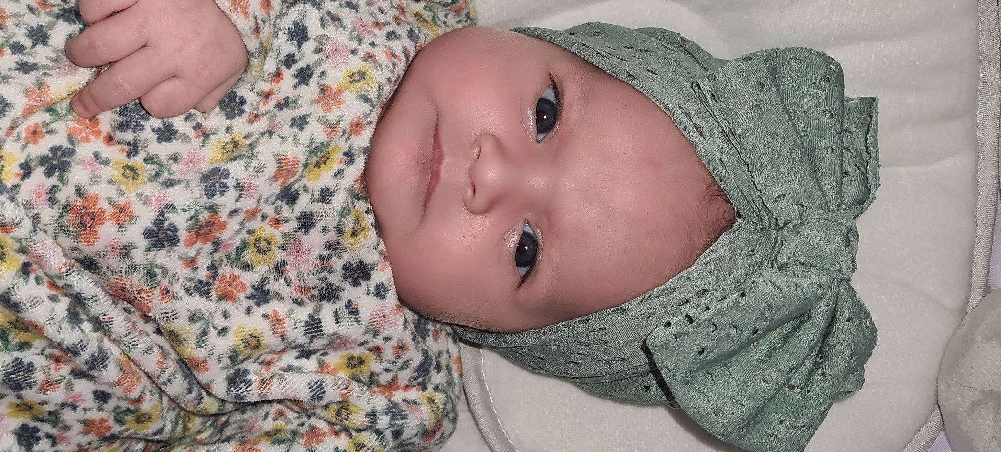 Ines participe au concours pour gagner de l'argent avec cette photo : baby, baby_toddler_clothing, cheek, child, chin, comfort, eye, eyebrow, eyelash, facial_expression, headgear, iris, lip, mouth, neck, nose, person, skin, sleeve, textile