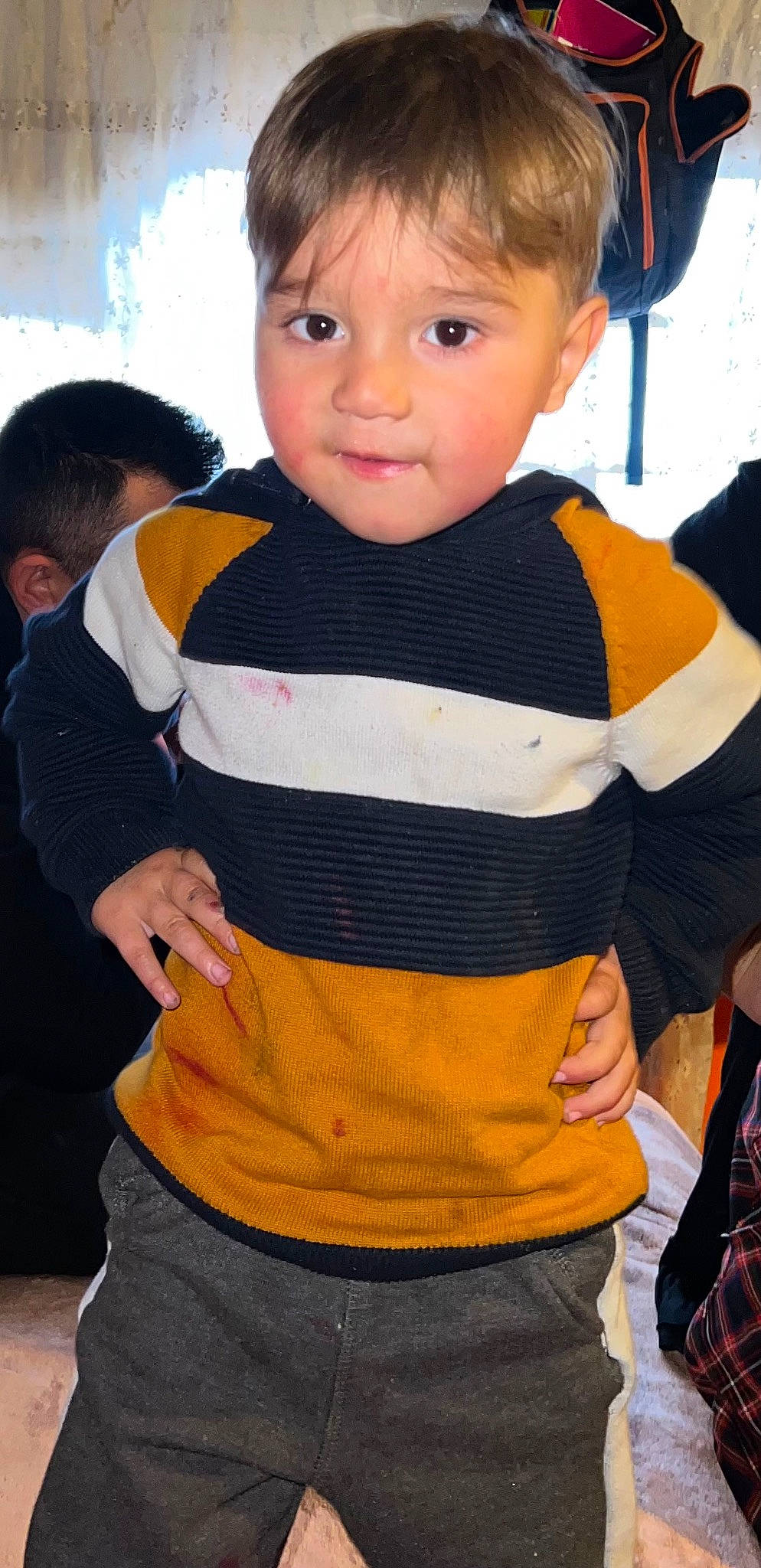 Iacov a rejoint le concours — aidez-le/la à gagner de superbes lots ! baby, baby_toddler_clothing, cheek, child, electric_blue, fun, gesture, hairstyle, happy, head, long_sleeved_t_shirt, neck, orange, pattern, people, person, personal_protective_equipment, sleeve, t_shirt, toddler