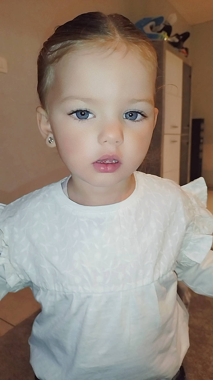 Naya participe au concours pour gagner de l'argent avec cette photo : baby, baby_toddler_clothing, blue, cheek, ear, eye, eyebrow, eyelash, flash_photography, forehead, happy, headgear, human_body, iris, lip, no_expression, nose, person, skin, sleeve