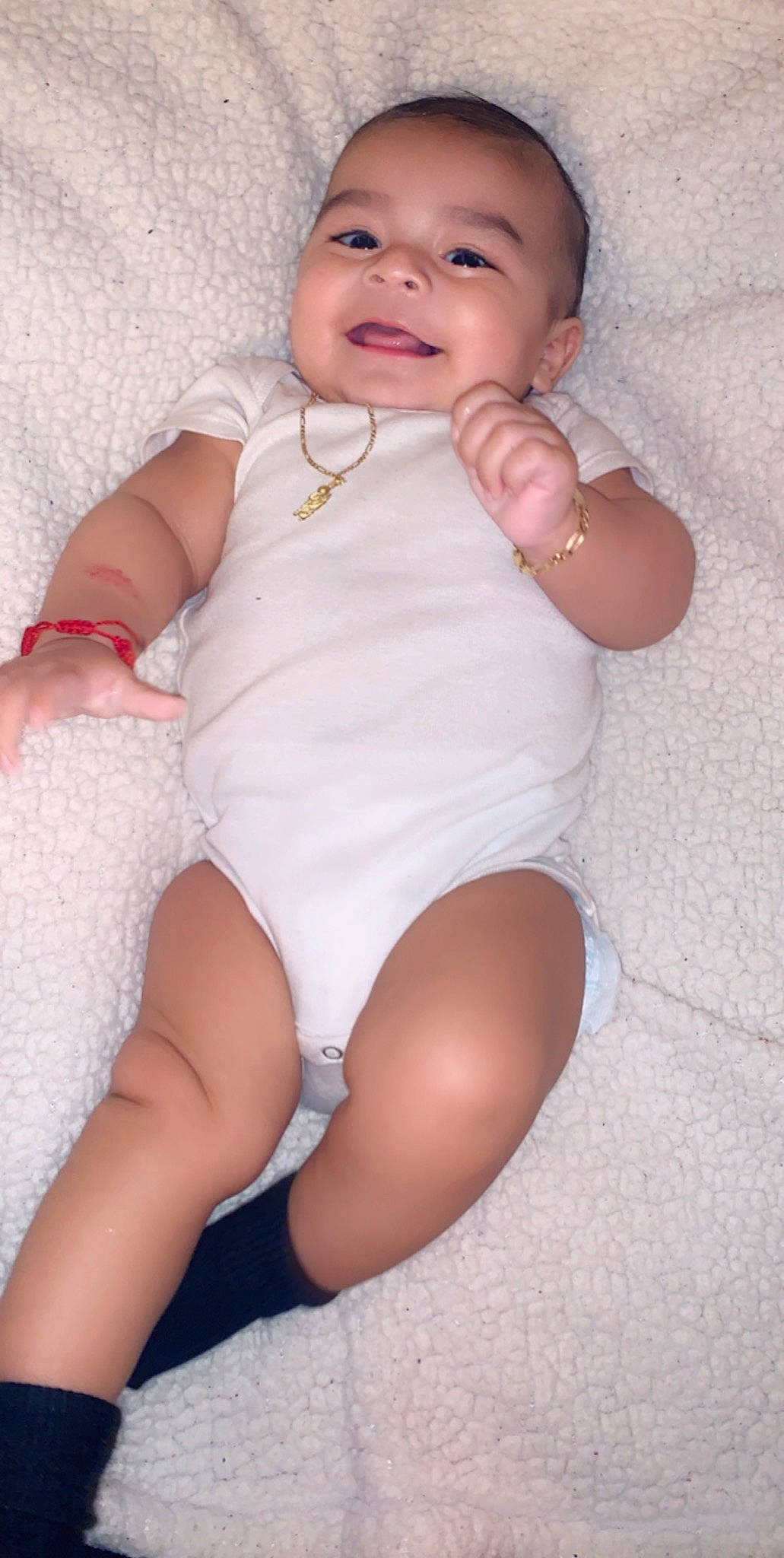 Alberto is registered to the contest to win money with this photo: baby, baby_toddler_clothing, child, diaper, human_leg, leg, person, skin, smile, stomach, thigh, toddler