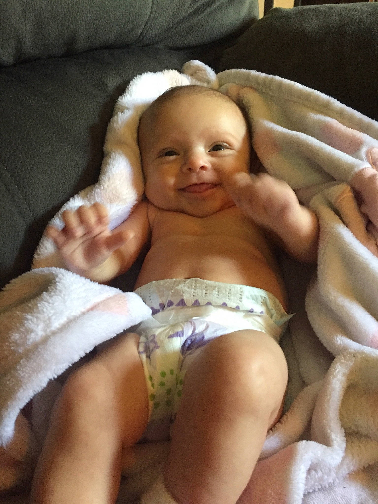 Gloria is registered to the contest to win money with this photo: baby, child, muscle, person