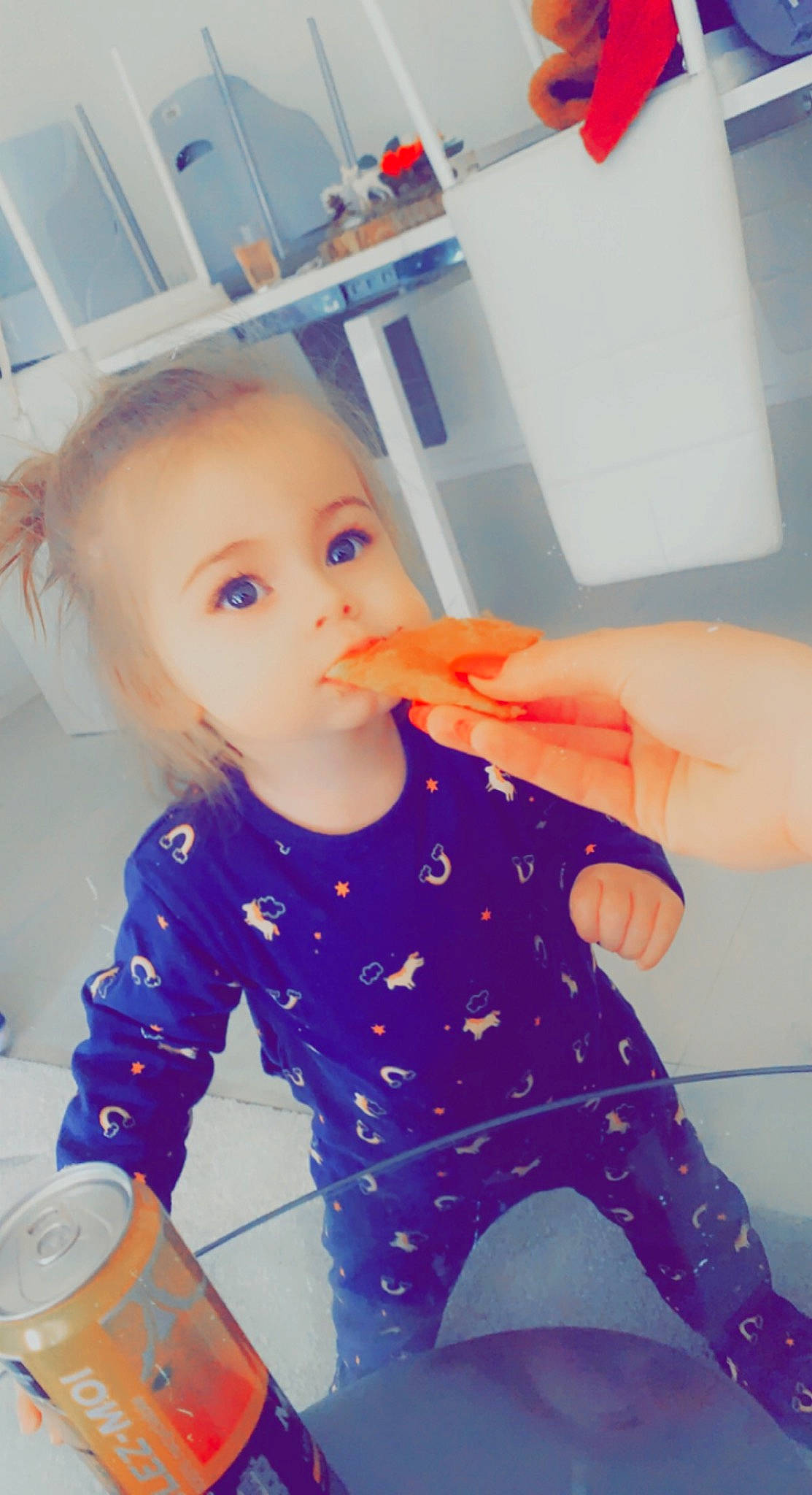 Layana participe au concours pour gagner de l'argent avec cette photo : baby, baby_toddler_clothing, cheek, child, drinkware, electric_blue, flooring, fun, happy, human_leg, mouth, person, plastic_bottle, play, sitting, skin, sleeve, standing, t_shirt, thumb