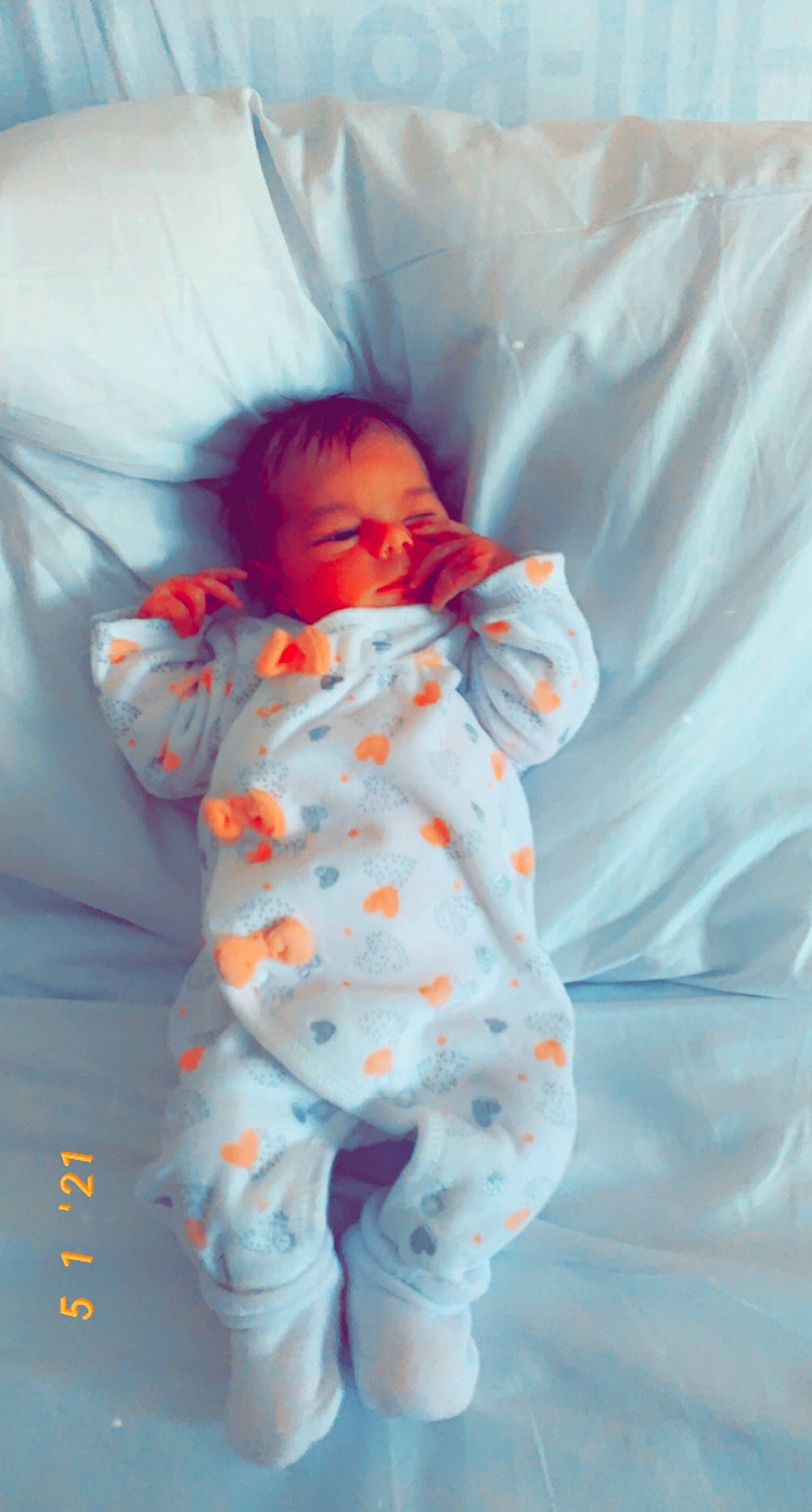 Layana participe au concours pour gagner de l'argent avec cette photo : baby, baby_sleeping, baby_toddler_clothing, bedtime, child, comfort, electric_blue, face, facial_expression, fun, happy, linens, nose, pattern, person, sleeve, textile, toddler