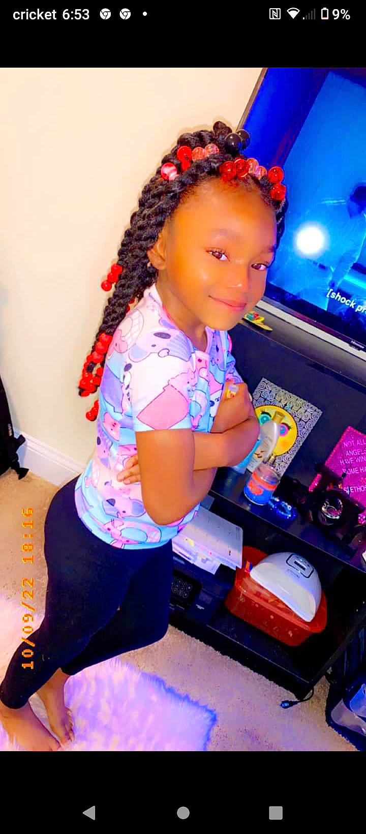 Ivorie is registered to the contest to win money with this photo: bag, box, electric_blue, entertainment, event, fashion_design, fun, gadget, happy, jewellery, joy, leisure, luggage_and_bags, magenta, necklace, office_supplies, person, pink, purple, red