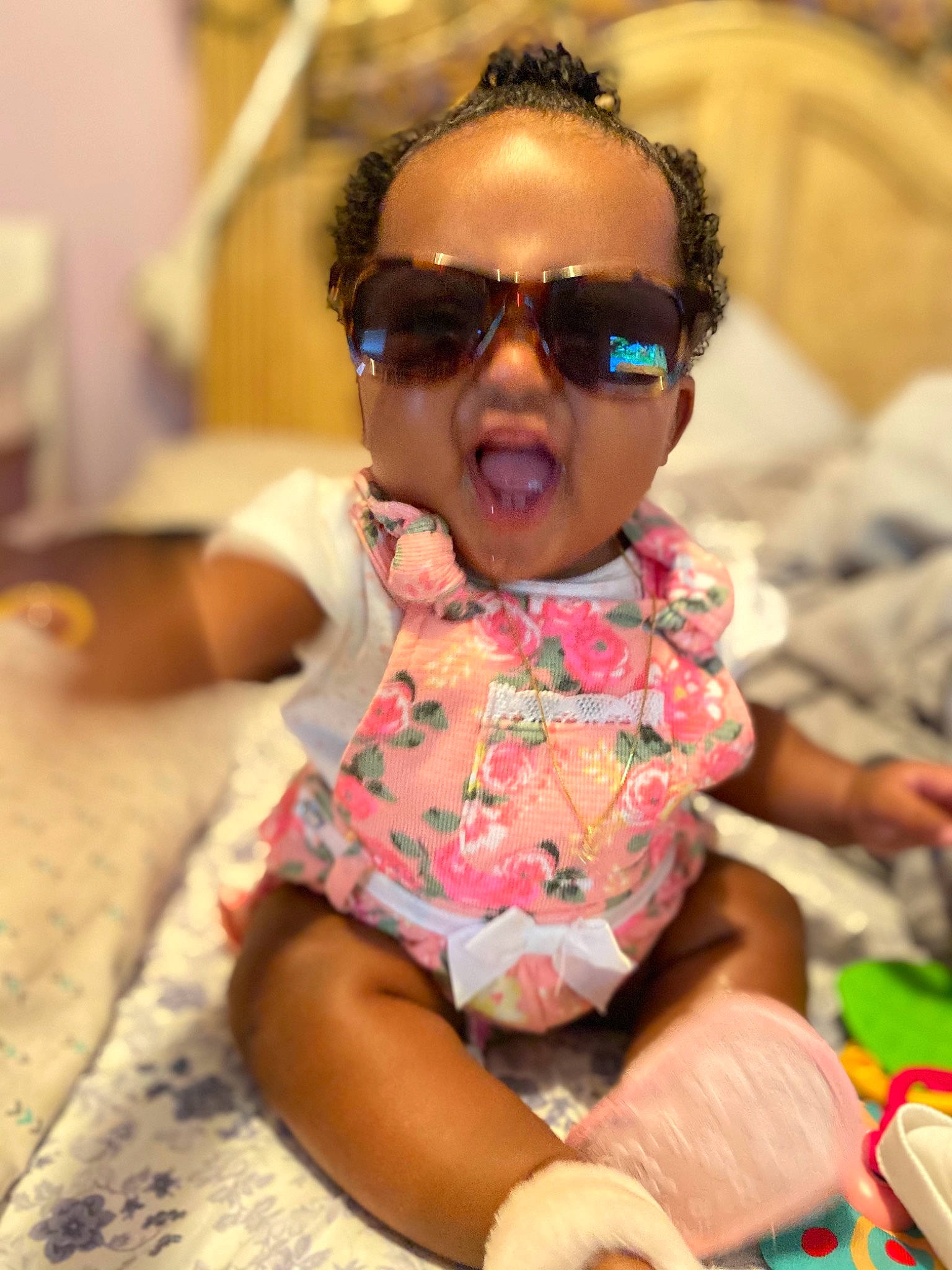 Cléo is registered to the contest to win money with this photo: baby, cheek, child, cool, eyewear, fun, glasses, person, pink, skin, smile, sunglasses, toddler, vision_care