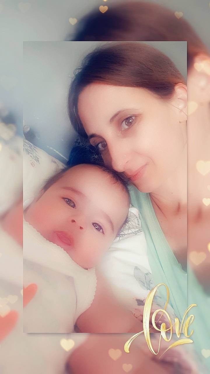 Lia participe au concours pour gagner de l'argent avec cette photo : baby, cheek, child, chin, eyebrow, eyelash, flash_photography, gesture, happy, iris, jewellery, joy, lip, love, nose, pattern, person, portrait_photography, selfie, skin