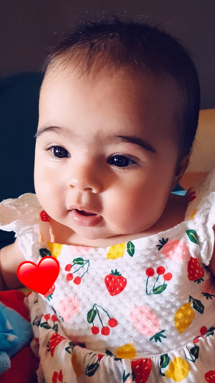 Lia participe au concours pour gagner de l'argent avec cette photo : baby, baby_toddler_clothing, beauty, cheek, child, eye, eyebrow, eyelash, forehead, fun, happy, iris, lip, mouth, nose, pattern, person, portrait_photography, skin, sleeve