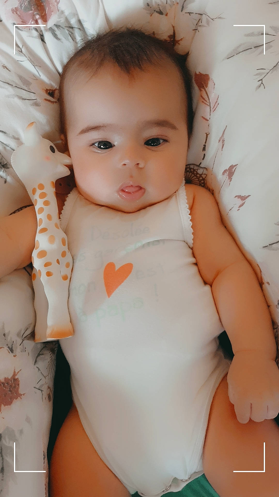 Lia a rejoint le concours — aidez-le/la à gagner de superbes lots ! baby, baby_products, baby_toddler_clothing, blond, cheek, chest, child, eyelash, face, finger, happy, head, neck, pattern, person, skin, sleeve, stomach, thigh, thumb