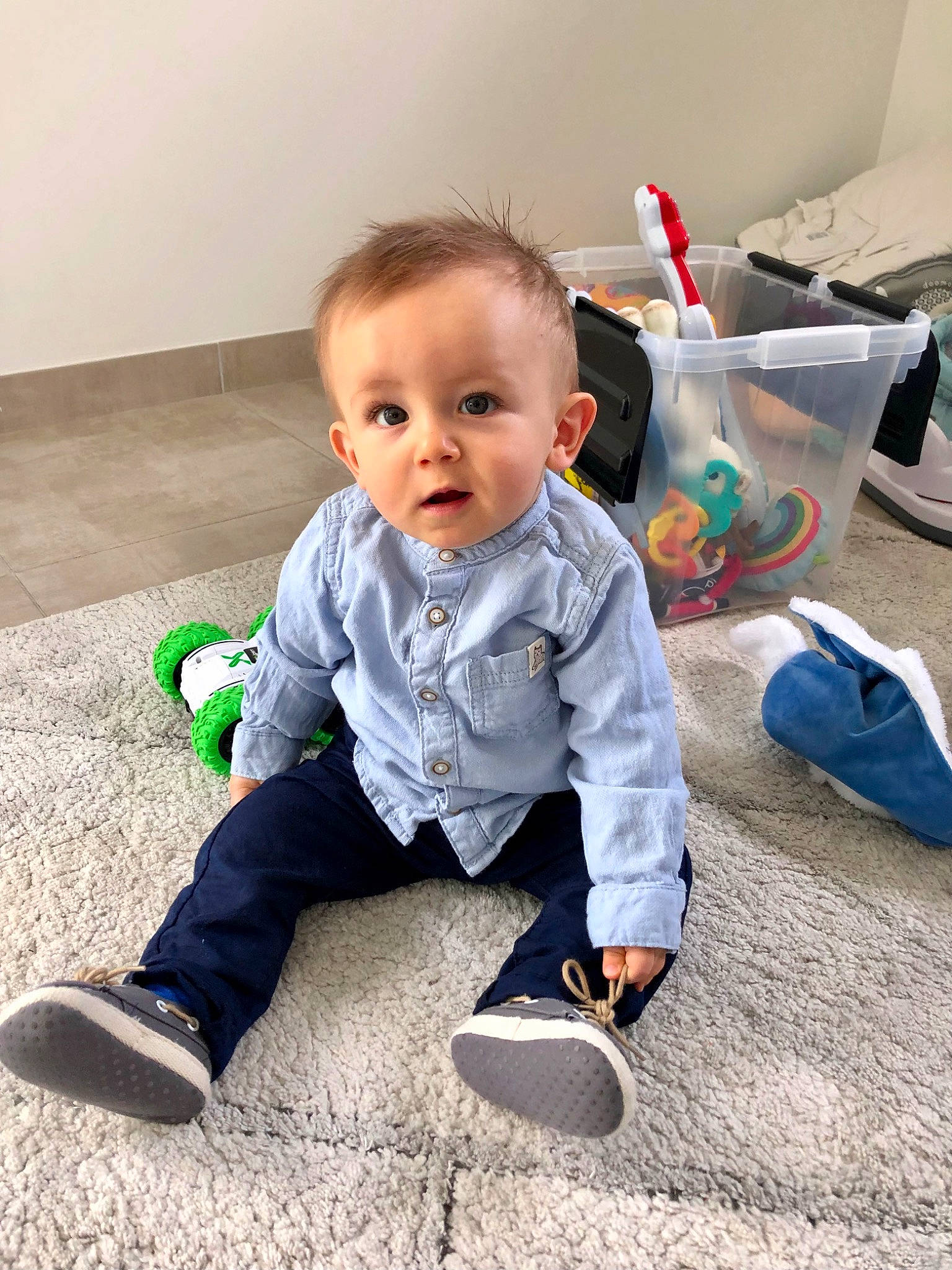 Cruz participe au concours pour gagner de l'argent avec cette photo : baby, baby_toddler_clothing, cheek, child, comfort, flooring, fun, grass, happy, knee, people, people_in_nature, person, play, room, sitting, sleeve, smile, sock, soil