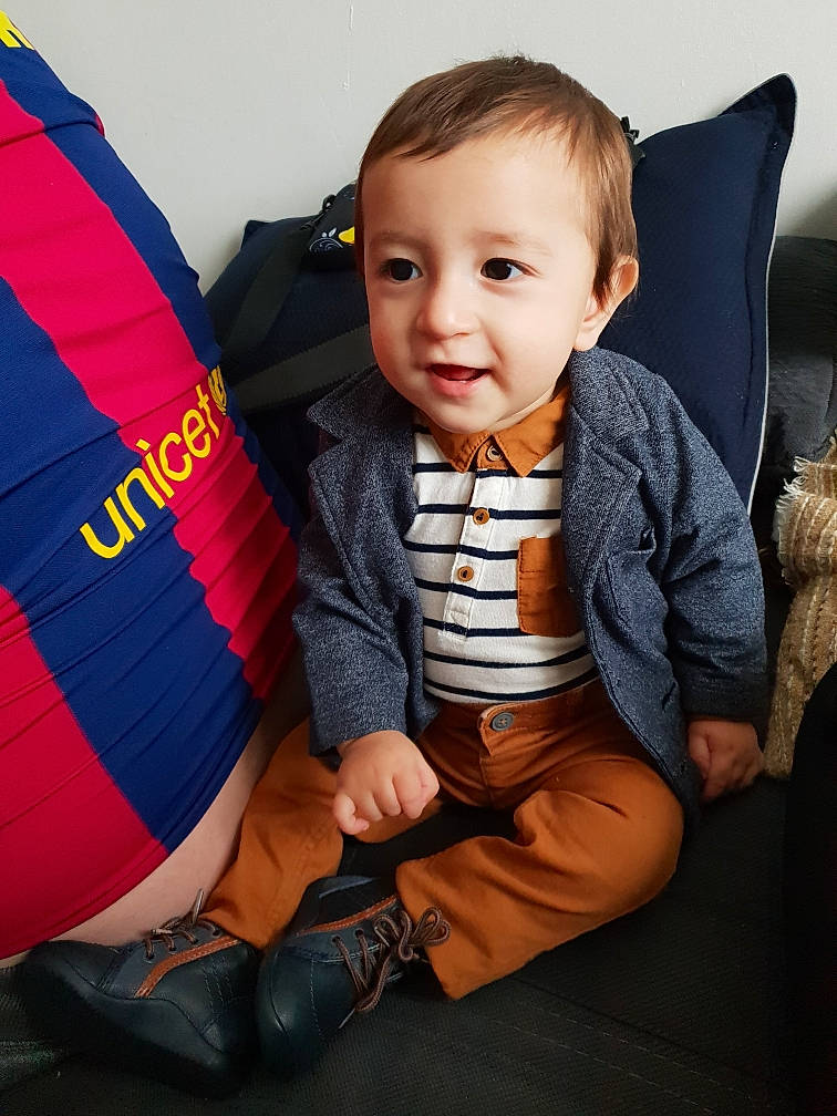 Thiago participe au concours pour gagner de l'argent avec cette photo : baby, car_seat, cheek, child, person, photography, play, sitting, smile, toddler