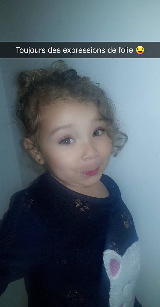 Ayana participe au concours pour gagner de l'argent avec cette photo : black_hair, cheek, child, chin, cool, eyebrow, eyelash, facial_expression, flash_photography, forehead, hairstyle, happy, iris, lip, long_hair, nose, person, skin, sleeve, smile