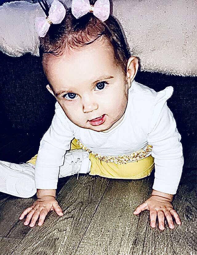 Azaleyä participe au concours pour gagner de l'argent avec cette photo : baby, baby_toddler_clothing, cheek, child, chin, costume_hat, eyelash, fashion_accessory, flash_photography, flooring, fun, grass, happy, iris, lip, person, skin, sleeve, toddler, white