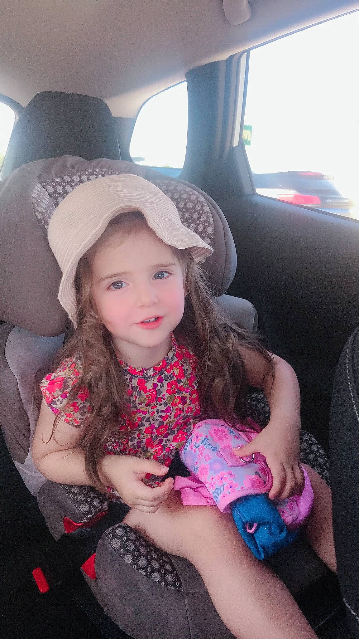 Antonella a rejoint le concours — aidez-le/la à gagner de superbes lots ! black, cap, comfort, cool, dress, facial_expression, finger, hair, hairstyle, happy, hat, head, lip, mouth, person, pink, skin, thigh, toddler, white