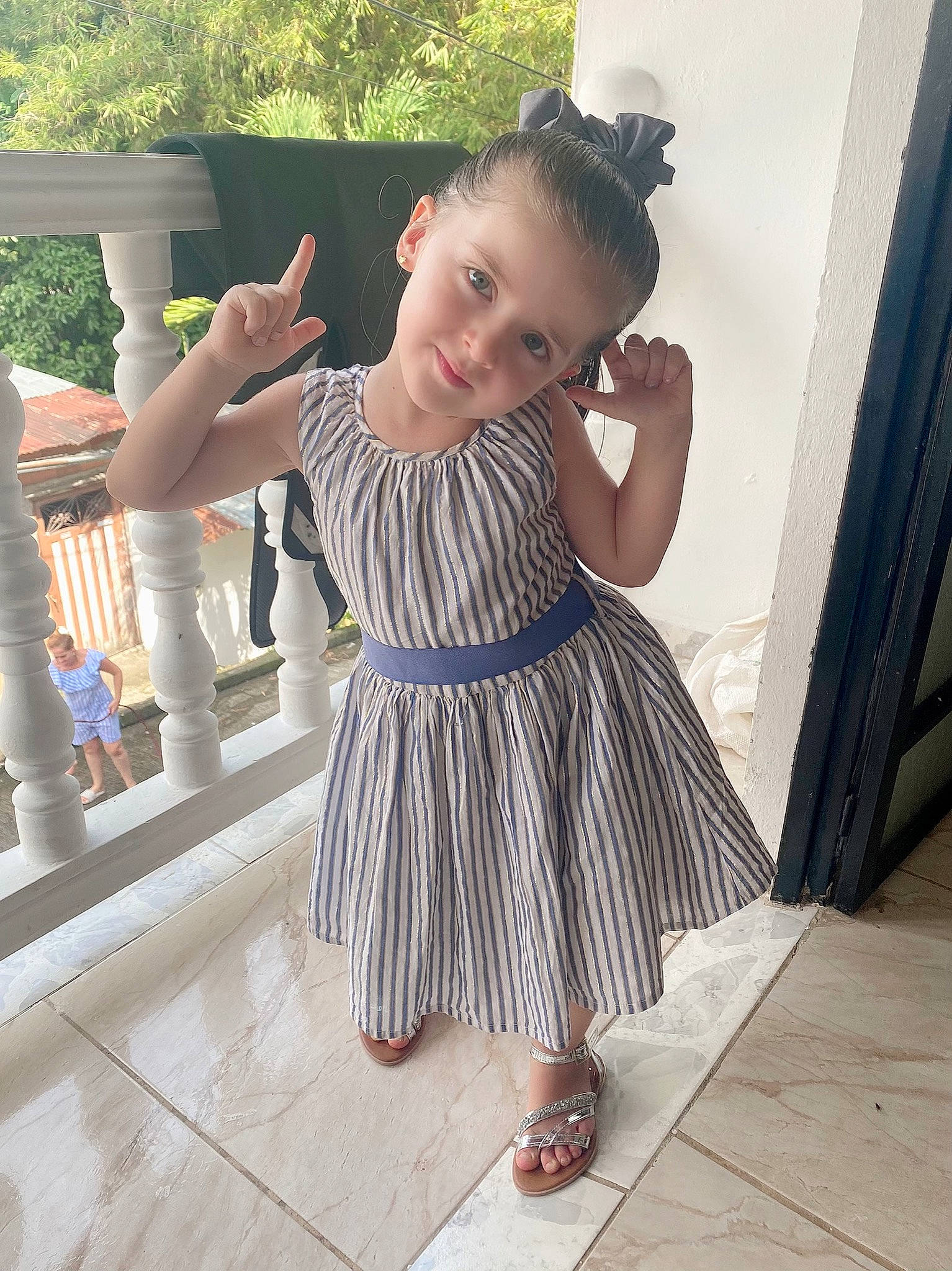 Antonella participe au concours pour gagner de l'argent avec cette photo : baby_toddler_clothing, curtain, day_dress, dress, fashion, flooring, hairstyle, happy, human_body, joint, joy, one_piece_garment, pattern, person, shoulder, skin, sleeve, standing, toddler, tree