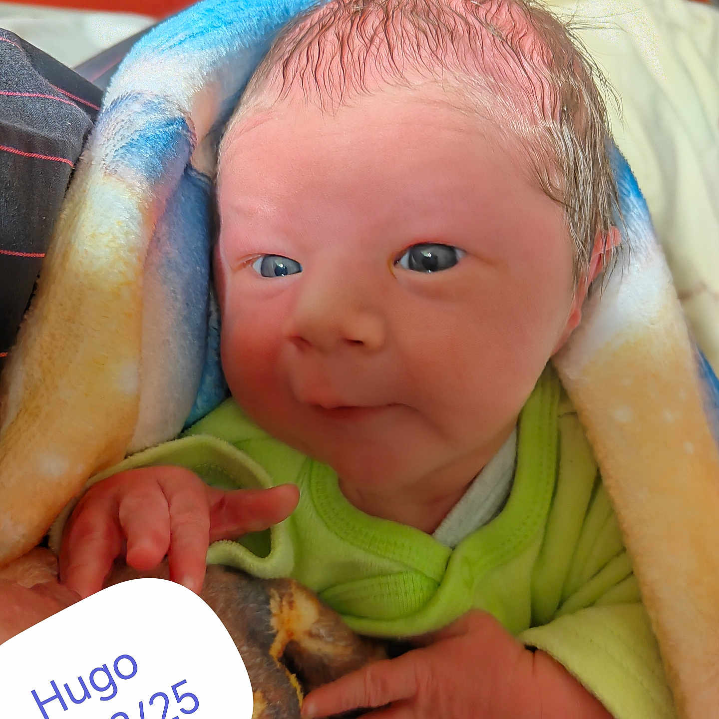 Hugo a rejoint le concours — aidez-le/la à gagner de superbes lots ! architecture, baby, blanket, bodypart, bonnet, building, clothing, face, finger, hand, hat, head, homedecor, hospital, linen, newborn, person, photography, portrait, towel