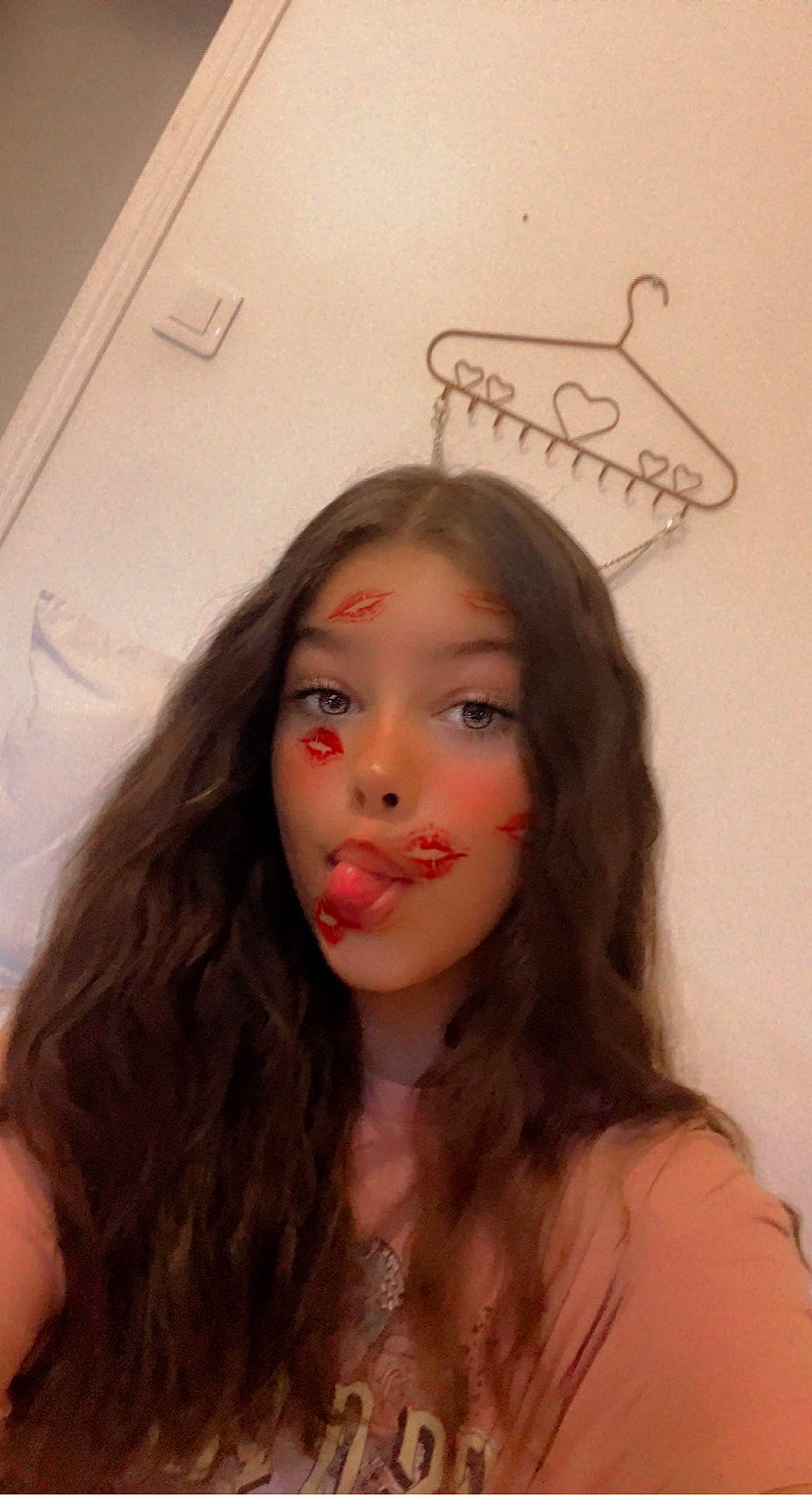 Victoria participe au concours pour gagner de l'argent avec cette photo : cheek, chin, eye, eyebrow, eyelash, flash_photography, forehead, hair, happy, iris, jaw, joint, layered_hair, lip, lipstick, mouth, neck, nose, person, shoulder