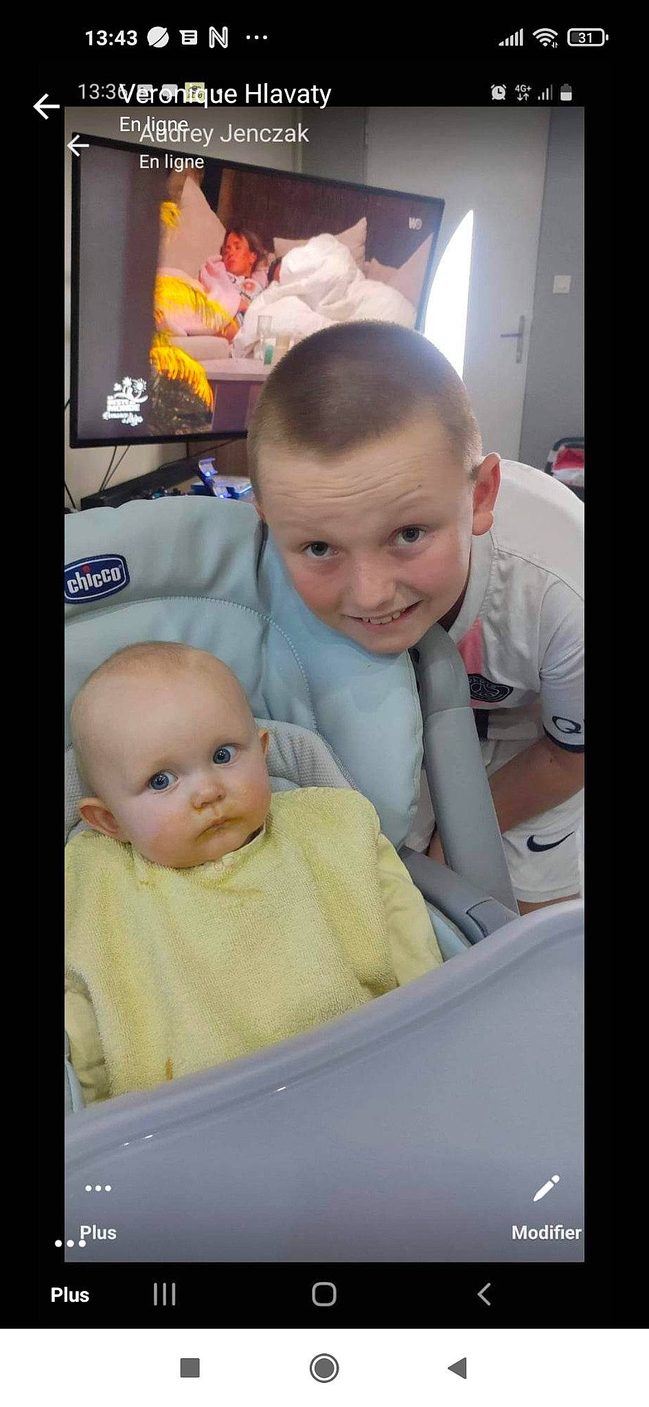 Maddy participe au concours pour gagner de l'argent avec cette photo : baby, baby_products, baby_toddler_clothing, child, comfort, display_device, event, fun, happy, joy, multimedia, person, product, room, service, sitting, skin, smile, t_shirt, television