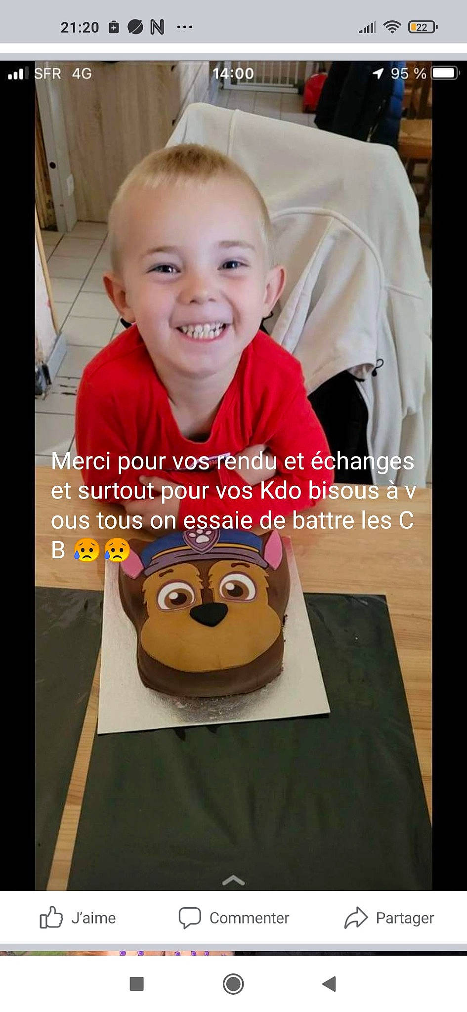 Tylio participe au concours pour gagner de l'argent avec cette photo : baby_toddler_clothing, chair, child, cool, eyewear, facial_expression, font, hair, hairstyle, happy, joy, moustache, organ, person, photo_caption, selfie, sitting, sleeve, smile, t_shirt