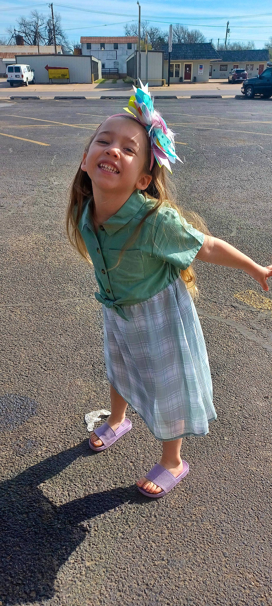 Penelope is registered to the contest to win money with this photo: asphalt, child, face, foot, fun, gesture, grass, hair, happy, head, joy, pattern, people_in_nature, person, plaid, recreation, sleeve, smile, summer, tartan