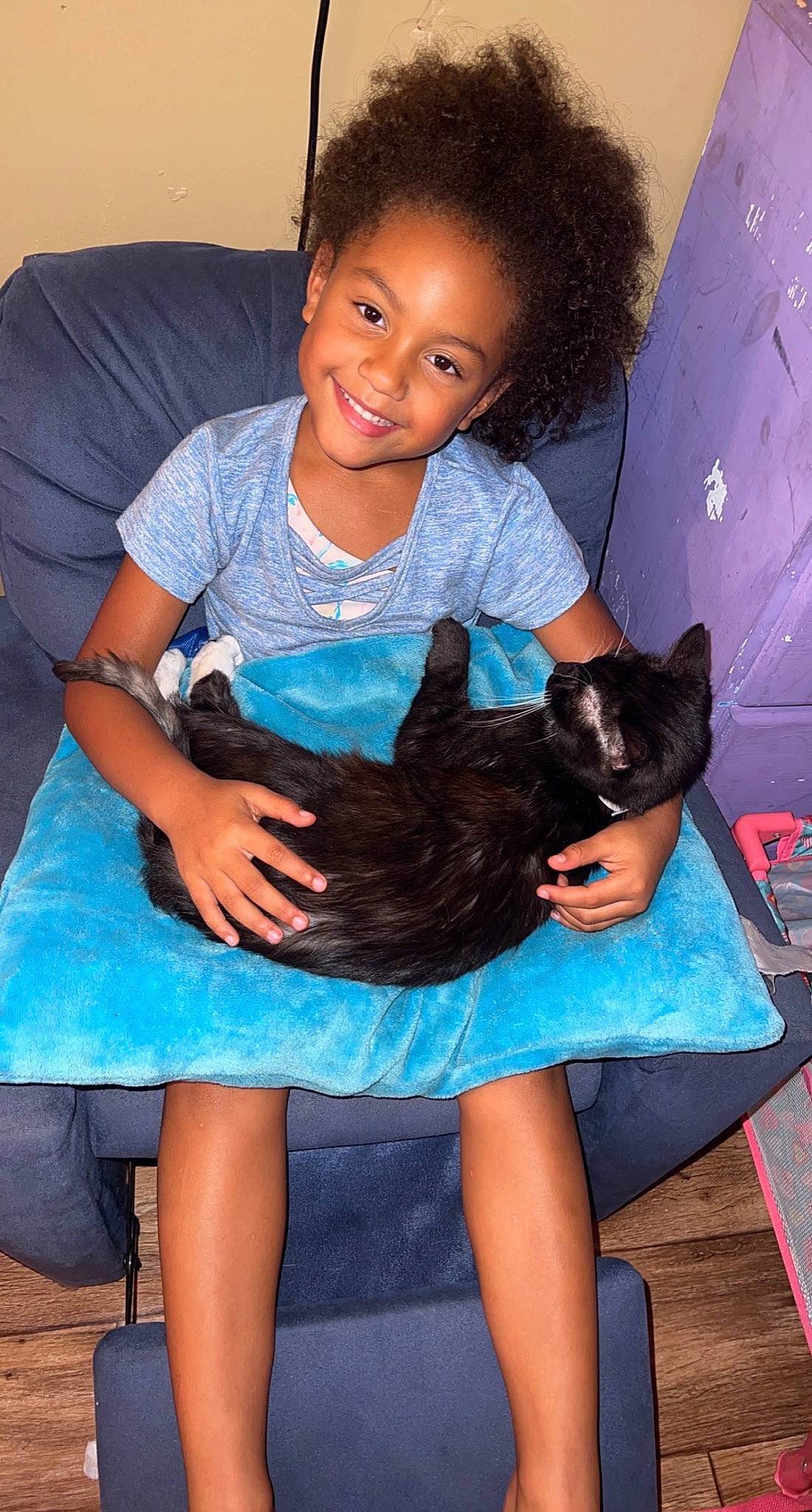 Kinsleigh joined the competition — help win amazing prizes! black, black_hair, blue, cat, comfort, felidae, hair, hairstyle, happy, iris, joint, joy, leg, neck, organ, person, shoe, shoulder, skin, smile