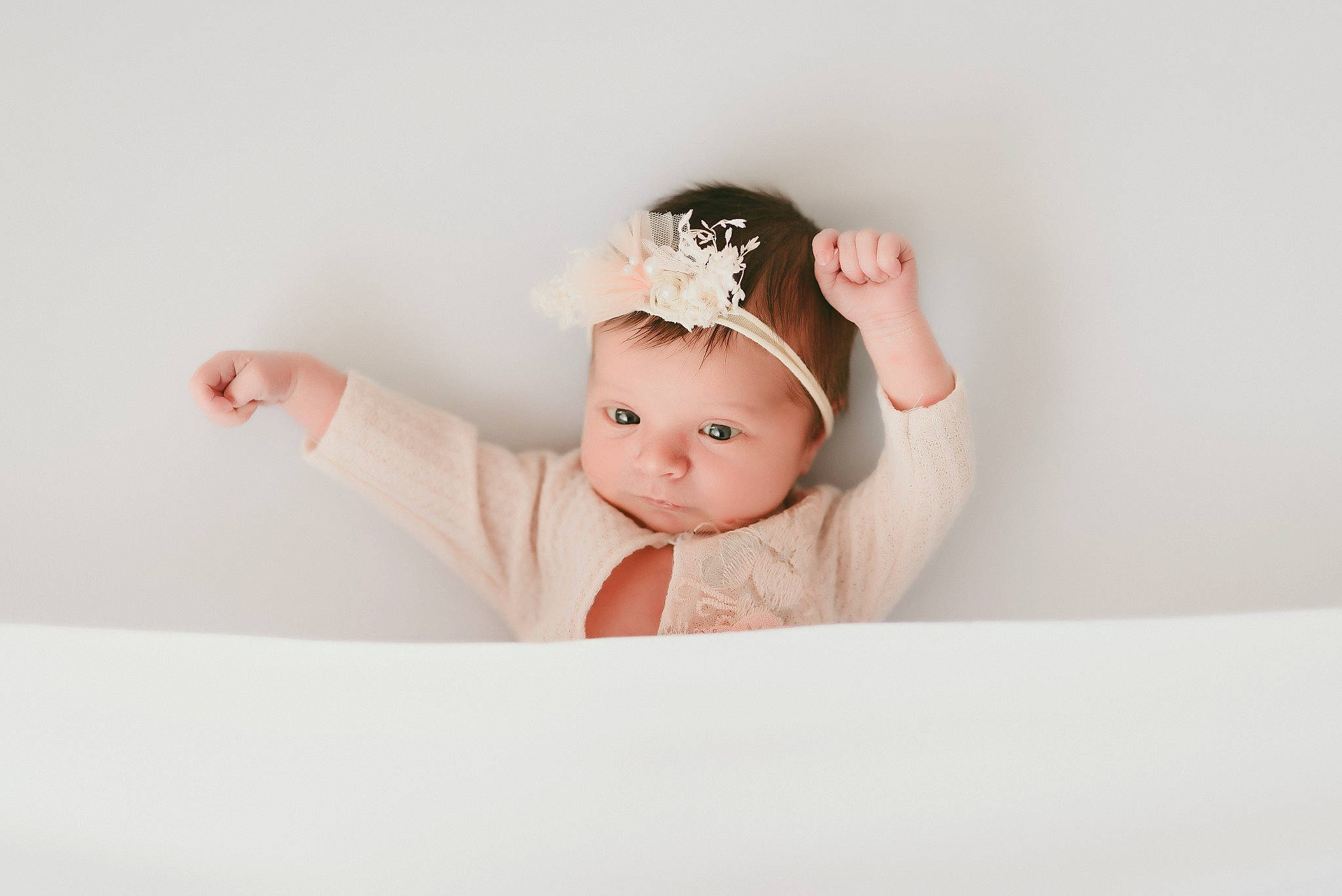 Ambre participe au concours pour gagner de l'argent avec cette photo : arm, baby, baby_toddler_clothing, ear, eye, eyebrow, eyelash, flash_photography, gesture, hairstyle, head, headband, headgear, headpiece, nail, neck, person, sleeve, thumb, toddler