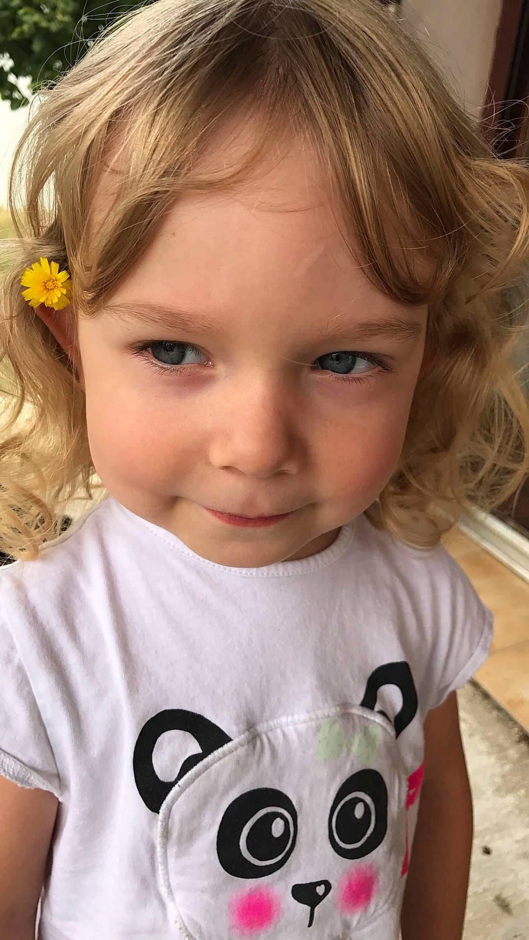 Maitëna a rejoint le concours — aidez-le/la à gagner de superbes lots ! blond, brown_hair, cheek, child, ear, eye, face, forehead, girl, hair, hairstyle, head, human_hair_color, iris, mouth, nose, organ, person, skin, smile