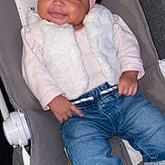 Naïla a rejoint le concours — aidez-le/la à gagner de superbes lots ! baby, infant, child, smiling, headband, pink_headband, bow, fur_vest, jeans, socks, bouncer_seat, hand, big_eyes, chubby_cheeks, portrait, cute, indoors, toy_book, clothing, relaxing