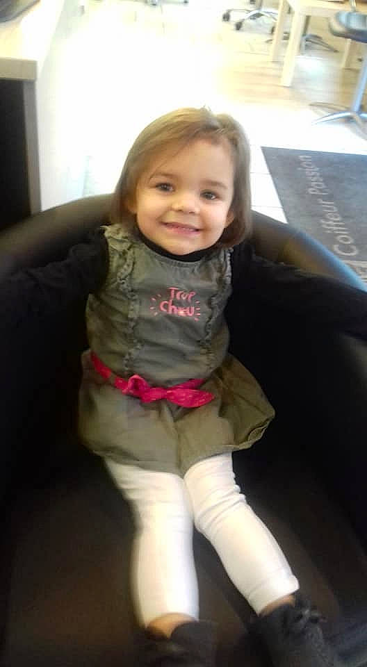 Nelly participe au concours pour gagner de l'argent avec cette photo : arm, blond, child, child_model, cool, day, fun, girl, hair, human_hair_color, joy, leg, person, product, sitting, skin, smile, standing, toddler