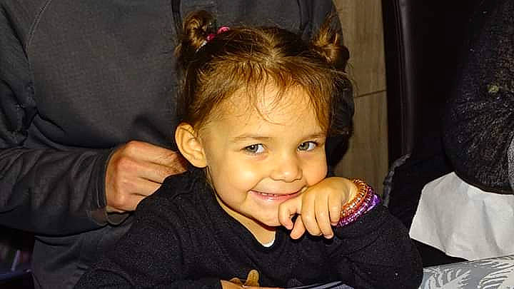 Nelly participe au concours pour gagner de l'argent avec cette photo : cheek, child, ear, forehead, fun, girl, hairstyle, joy, nose, person, smile, toddler