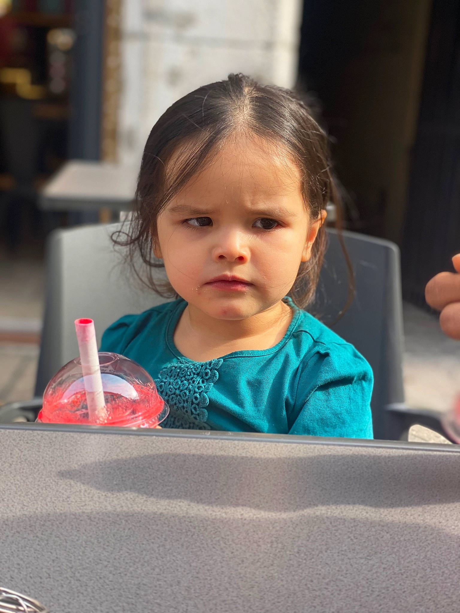 Luna a rejoint le concours — aidez-le/la à gagner de superbes lots ! baby, baby_toddler_clothing, cheek, child, event, face, facial_expression, fun, hair, hairstyle, happy, head, icing, leisure, lip, person, sitting, skin, sweetness, toddler