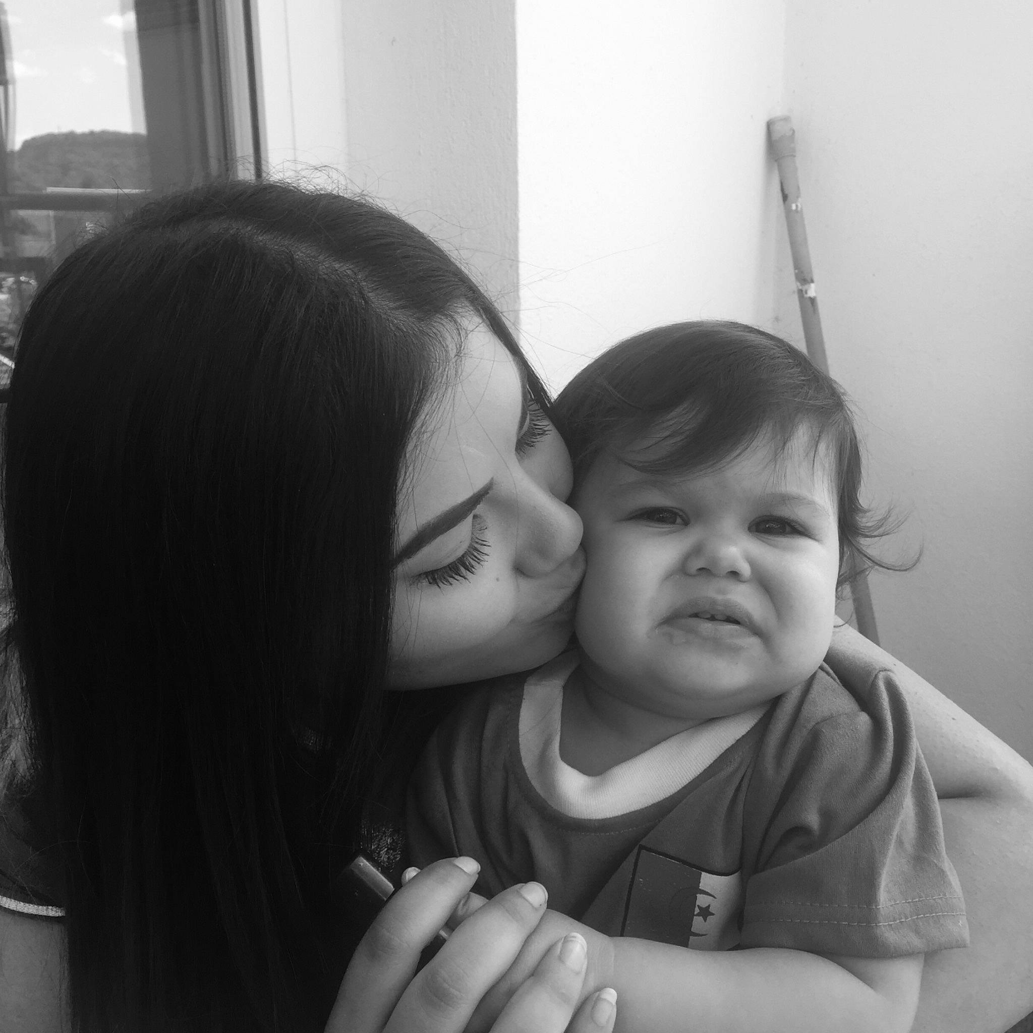 Kamila participe au concours pour gagner de l'argent avec cette photo : black, black_and_white, cheek, child, eye, face, facial_expression, forehead, head, interaction, monochrome, monochrome_photography, mother, nose, people, person, photograph, skin, smile, snapshot