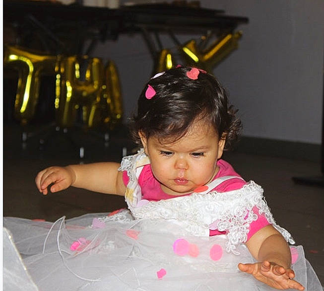 Kamila a rejoint le concours — aidez-le/la à gagner de superbes lots ! baby, birthday, child, daughter, ear, fun, hair_accessory, lip, party, person, pink, play, skin, toddler