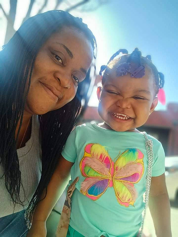 My'Ari is registered to the contest to win money with this photo: black_hair, child, cool, facial_expression, fun, hairstyle, happy, headwear, human, insect, iris, joy, leisure, lip, mouth, neck, person, pollinator, skin, sleeve