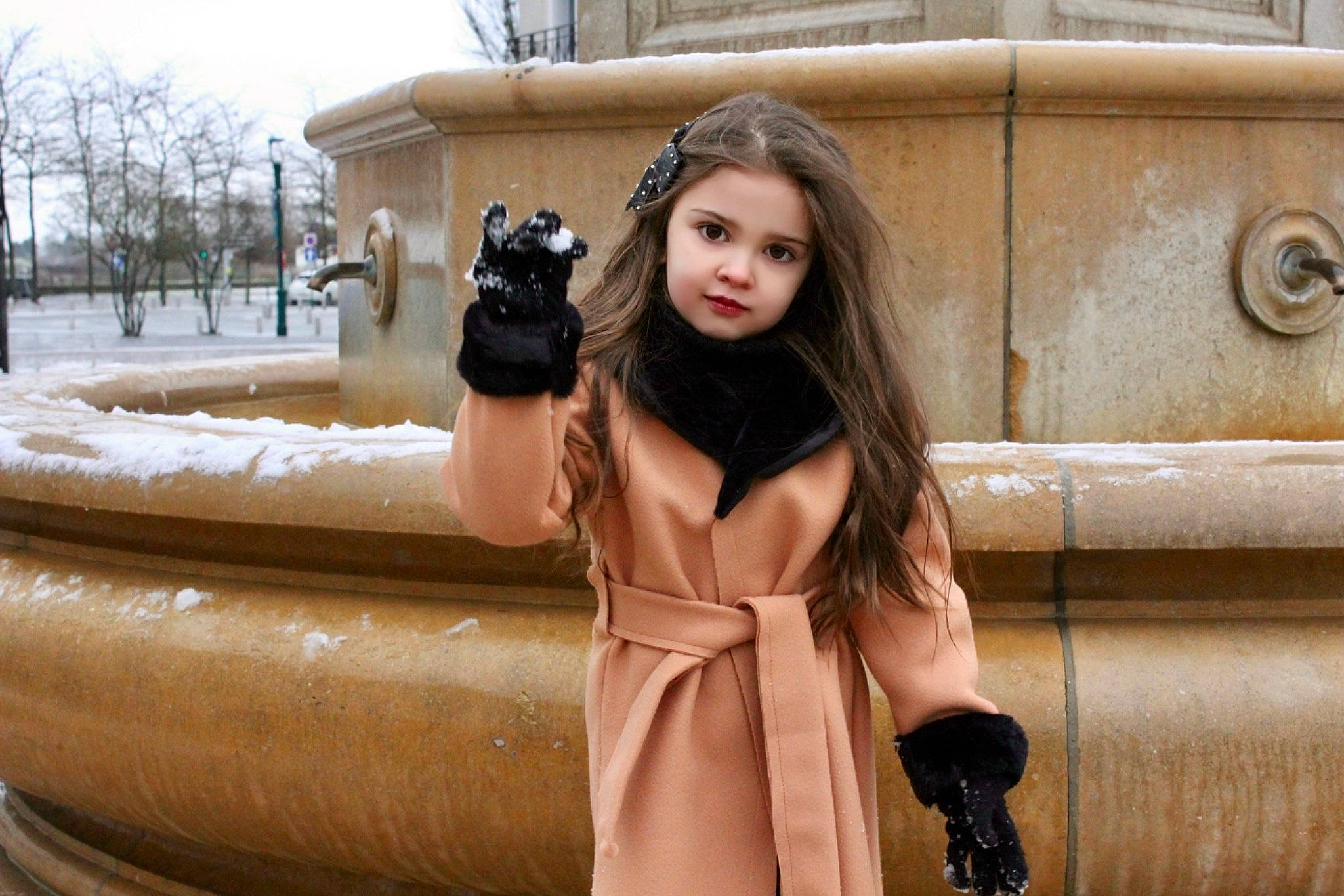 Panthea a rejoint le concours — aidez-le/la à gagner de superbes lots ! black_hair, cool, dress, eyewear, fashion_design, flash_photography, hairstyle, jewellery, lip, long_hair, person, pink, skin, sleeve, smile, snow, street_fashion, thigh, tree, waist
