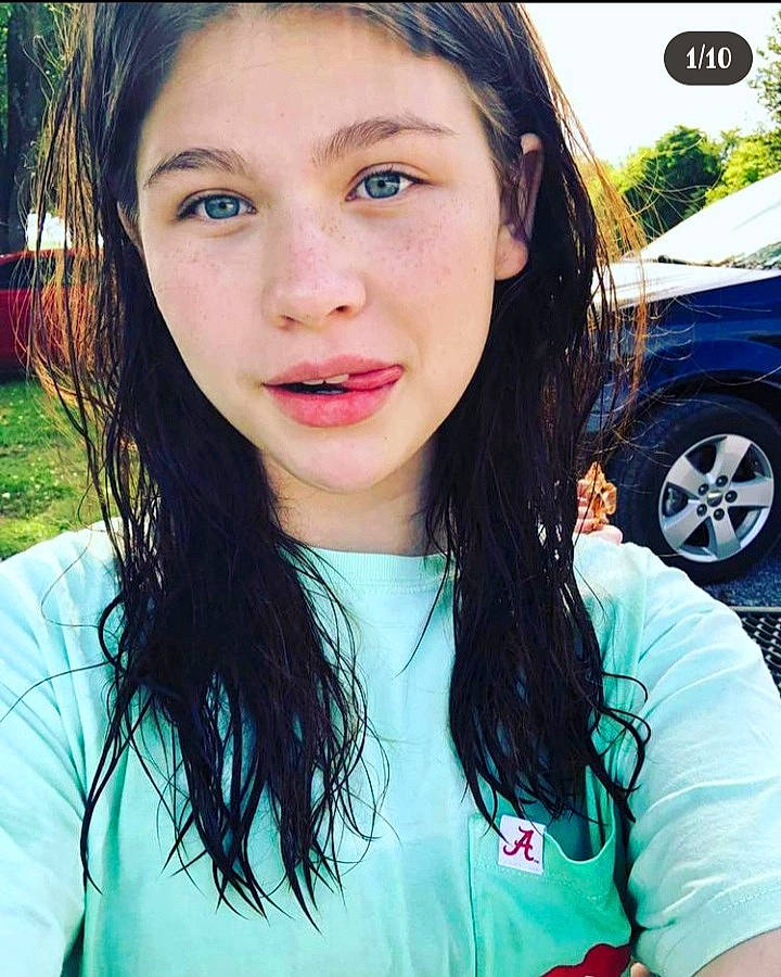 Desiree is registered to the contest to win money with this photo: black_hair, blue, car, cool, eye, eyebrow, eyelash, facial_expression, flash_photography, hairstyle, happy, jaw, lip, mouth, neck, person, plant, street_fashion, t_shirt, tire