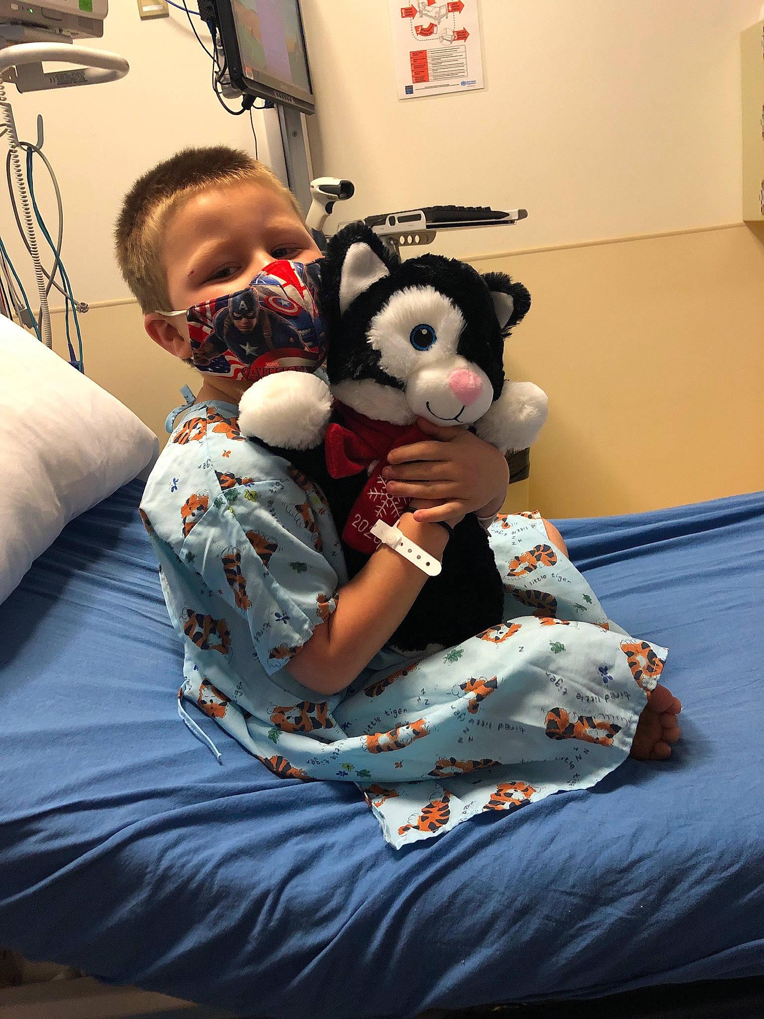 Nicolas is registered to the contest to win money with this photo: black_hair, child, comfort, couch, dress, event, flooring, fun, fur, happy, hug, human_body, lamp, linens, person, plush, room, sitting, stuffed_toy, teddy_bear