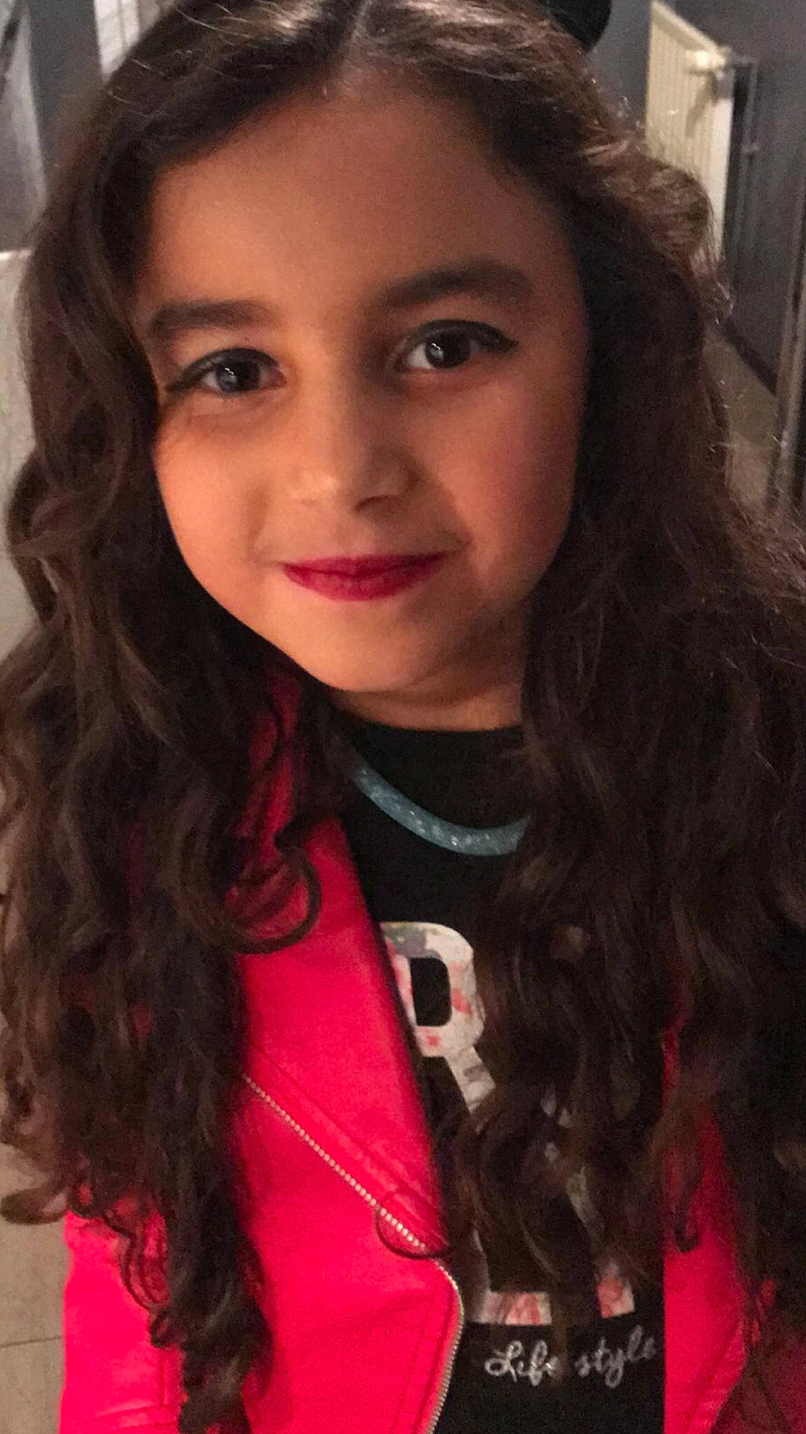 Cyrine a rejoint le concours — aidez-le/la à gagner de superbes lots ! beauty, black_hair, brown_hair, cheek, chin, eyebrow, forehead, girl, hair, hair_care, hair_coloring, hairstyle, human_hair_color, layered_hair, lip, long_hair, person, product, smile