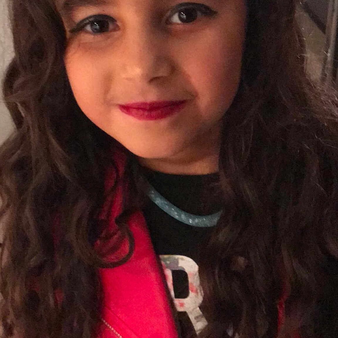 Cyrine a rejoint le concours — aidez-le/la à gagner de superbes lots ! beauty, black_hair, brown_hair, cheek, chin, eyebrow, forehead, girl, hair, hair_care, hair_coloring, hairstyle, human_hair_color, layered_hair, lip, long_hair, person, product, smile