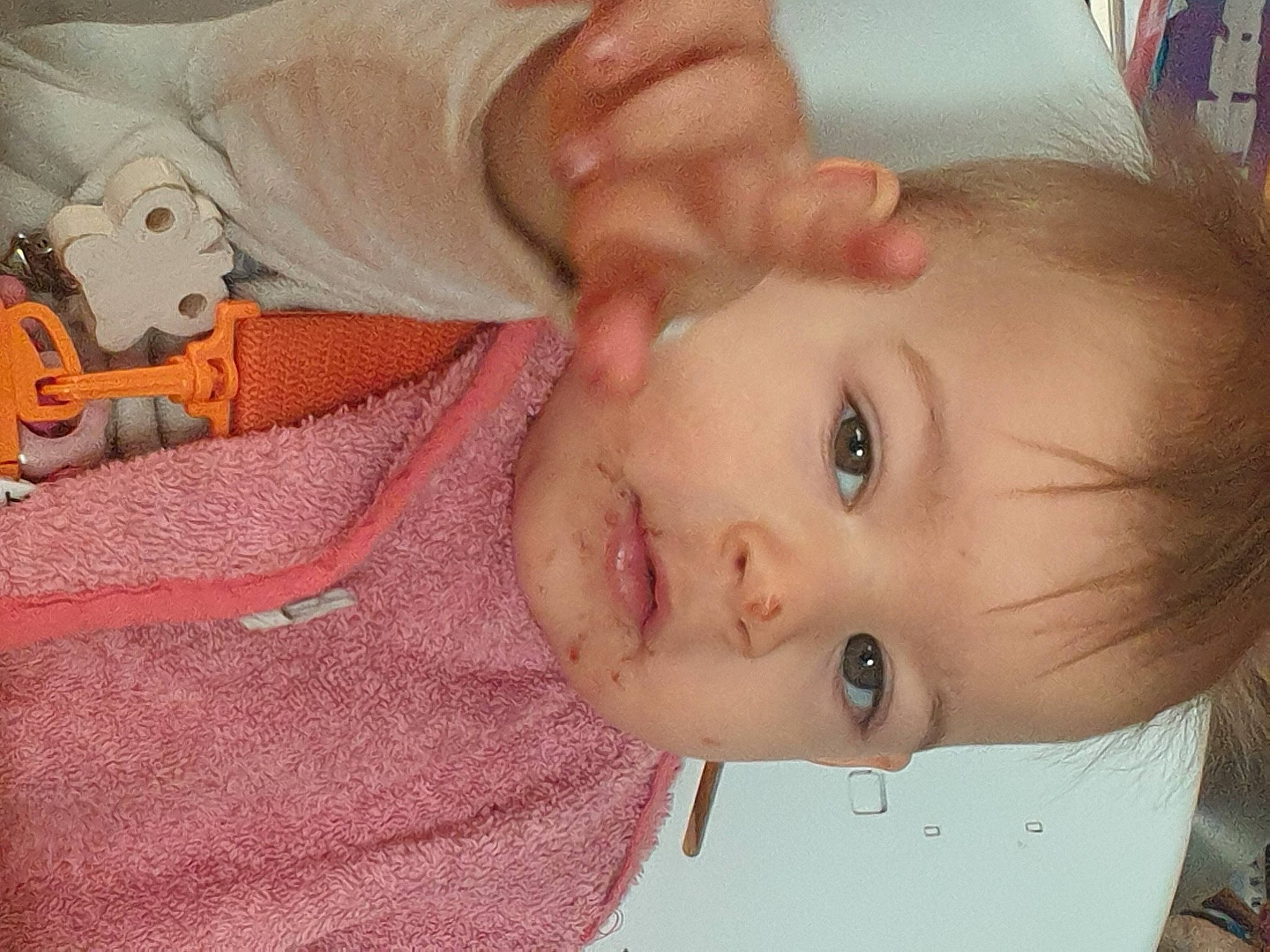 Alizée participe au concours pour gagner de l'argent avec cette photo : arm, baby, cheek, chin, ear, eye, eyelash, facial_expression, forehead, head, human_body, iris, lip, mouth, neck, nose, person, product, skin, textile