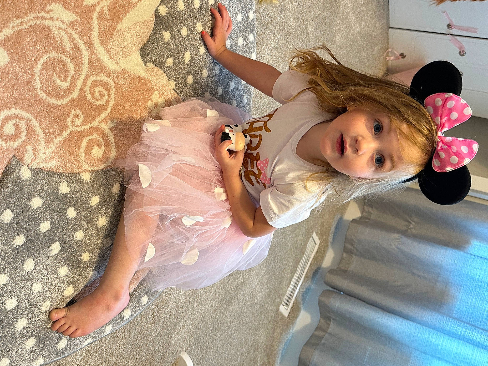 Kinzley is registered to the contest to win money with this photo: brown_hair, day_dress, dress, fashion_accessory, fashion_design, flooring, fun, happy, human_leg, leg, long_hair, pattern, person, pink, plant, sitting, skin, smile, surprise, thigh