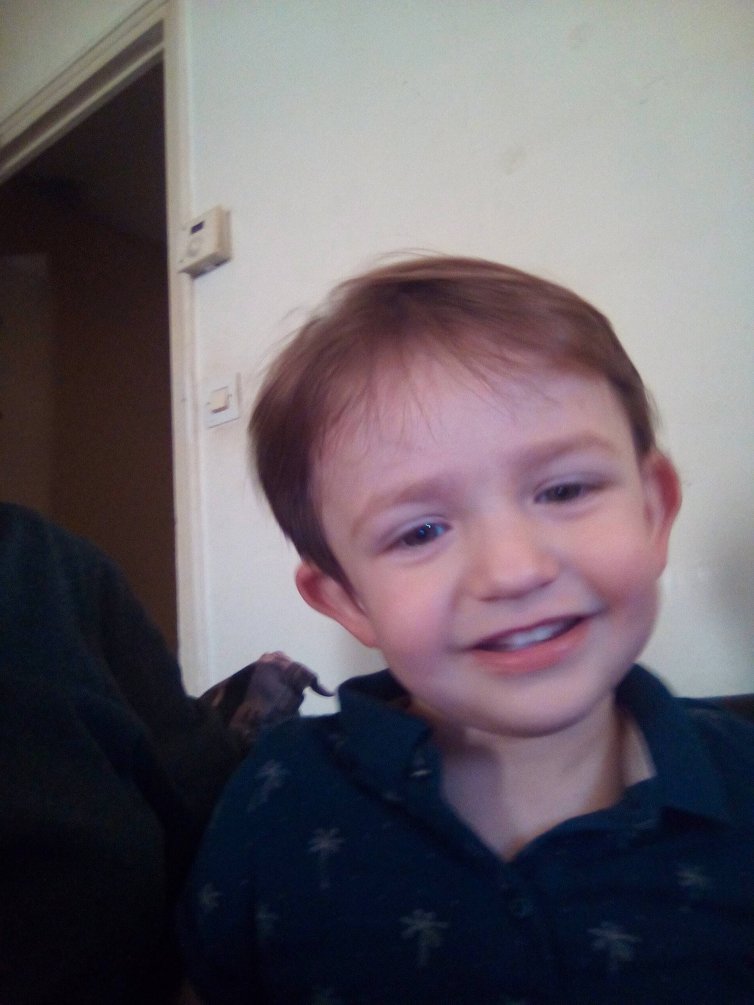 Max participe au concours pour gagner de l'argent avec cette photo : cheek, child, chin, ear, eye, eyebrow, face, facial_expression, forehead, fun, hair, hairstyle, head, joy, lip, nose, person, skin, smile, snapshot