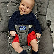 Jules a rejoint le concours — aidez-le/la à gagner de superbes lots ! baby, child, smiling, face, infant, clothing, red_shorts, navy_top, socks, baby_chair, chicco, indoor, padded_seat, cute, happy, person, portrait, seatbelt, comfort, floor
