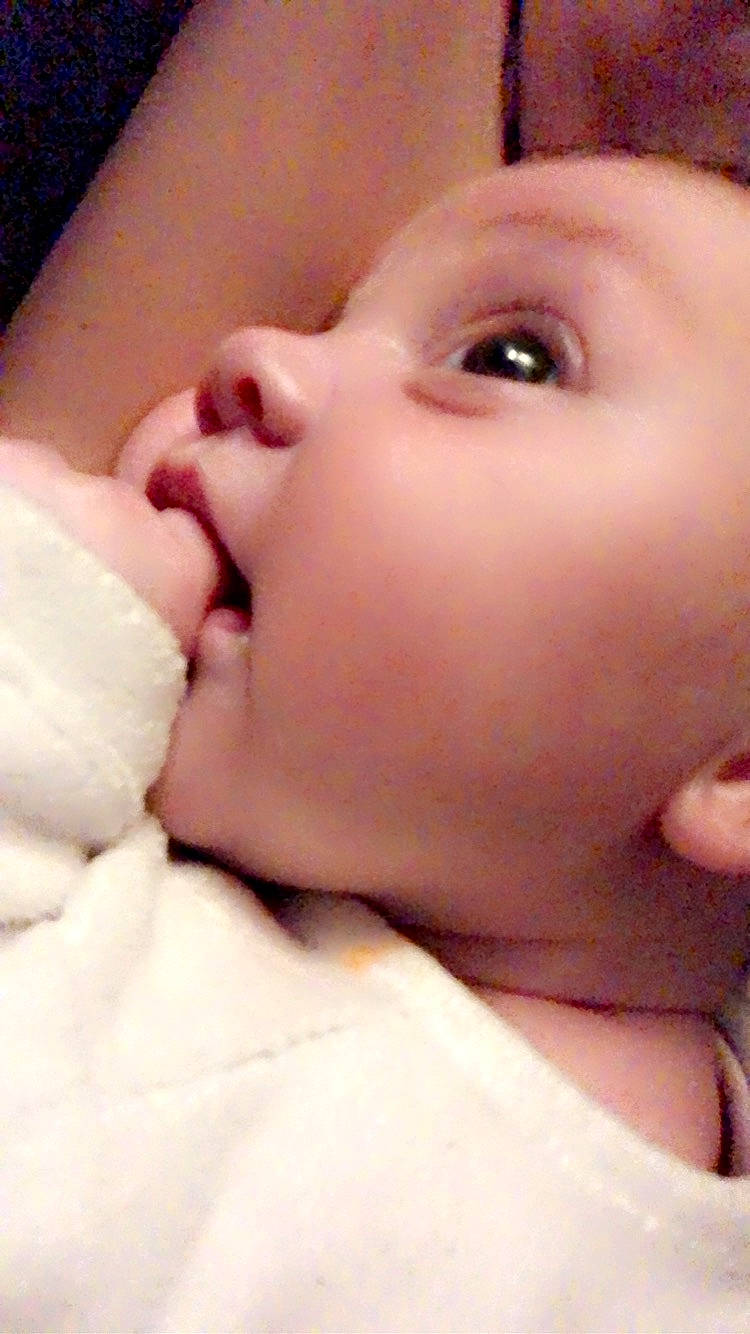 Louana participe au concours pour gagner de l'argent avec cette photo : arm, baby, baby_sleeping, cheek, child, comfort, eyelash, gesture, hand, happy, human_body, jaw, lip, mouth, nail, neck, nose, person, skin, thumb