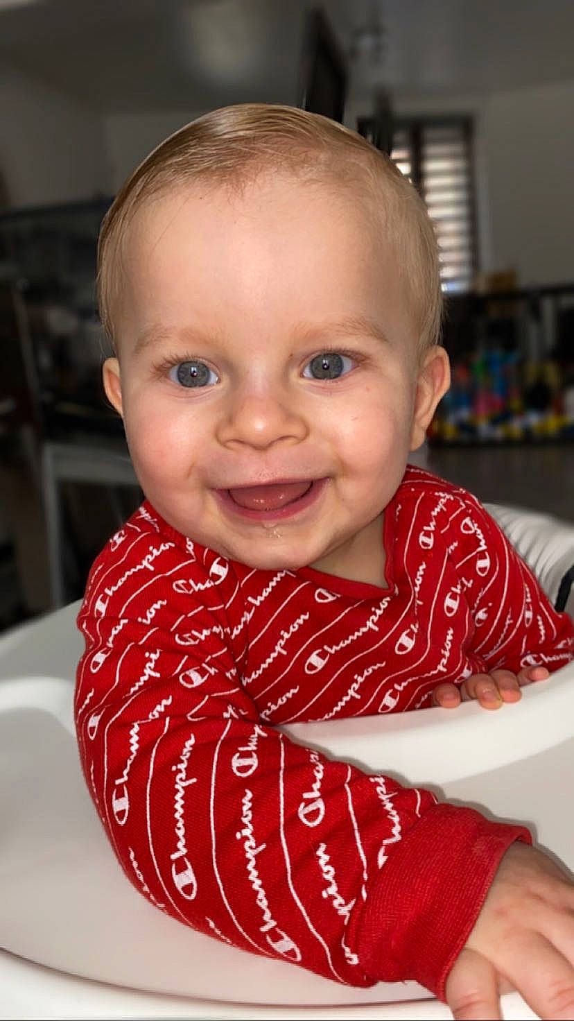 Giany participe au concours pour gagner de l'argent avec cette photo : baby, baby_toddler_clothing, cheek, child, chin, face, facial_expression, fun, hairstyle, happy, human_body, iris, joy, lip, nose, people, person, skin, sleeve, smile