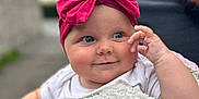 Leya participe au concours pour gagner de l'argent avec cette photo : baby, child, smile, blue_eyes, pink_bow, blanket, fluffy, person, adult, beard, outdoor, portrait, cute, happy, holding, face, headwear, clothing, infant, expression