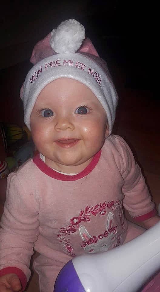 Miléna a rejoint le concours — aidez-le/la à gagner de superbes lots ! baby, bonnet, cheek, child, eye, fashion_accessory, hair_accessory, head, headgear, iris, joy, lip, person, pink, skin, smile, toddler