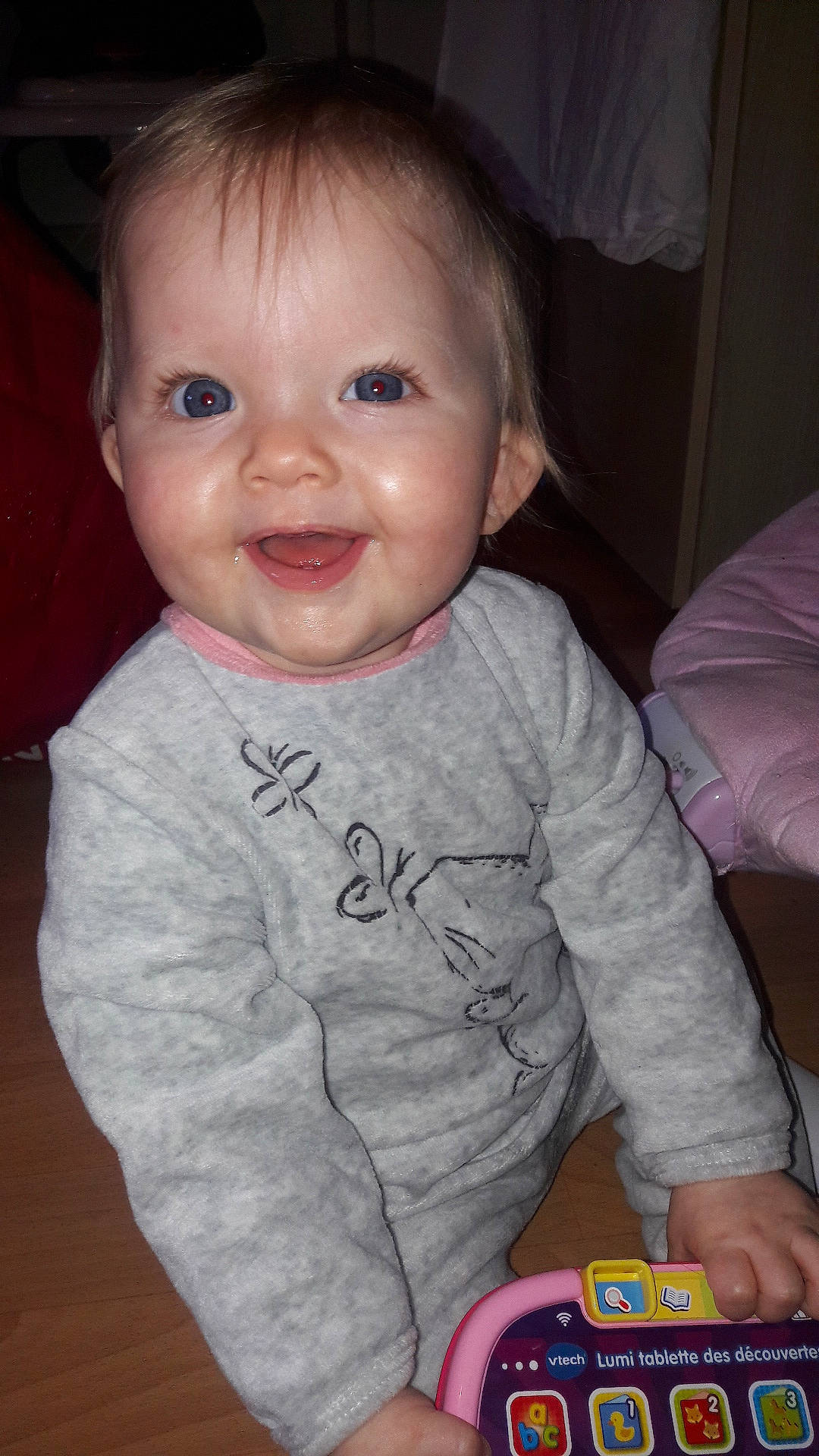 Miléna participe au concours pour gagner de l'argent avec cette photo : baby, baby_toddler_clothing, cheek, child, chin, eye, eyebrow, face, facial_expression, forehead, fun, head, iris, lip, mouth, nose, person, skin, smile, toddler