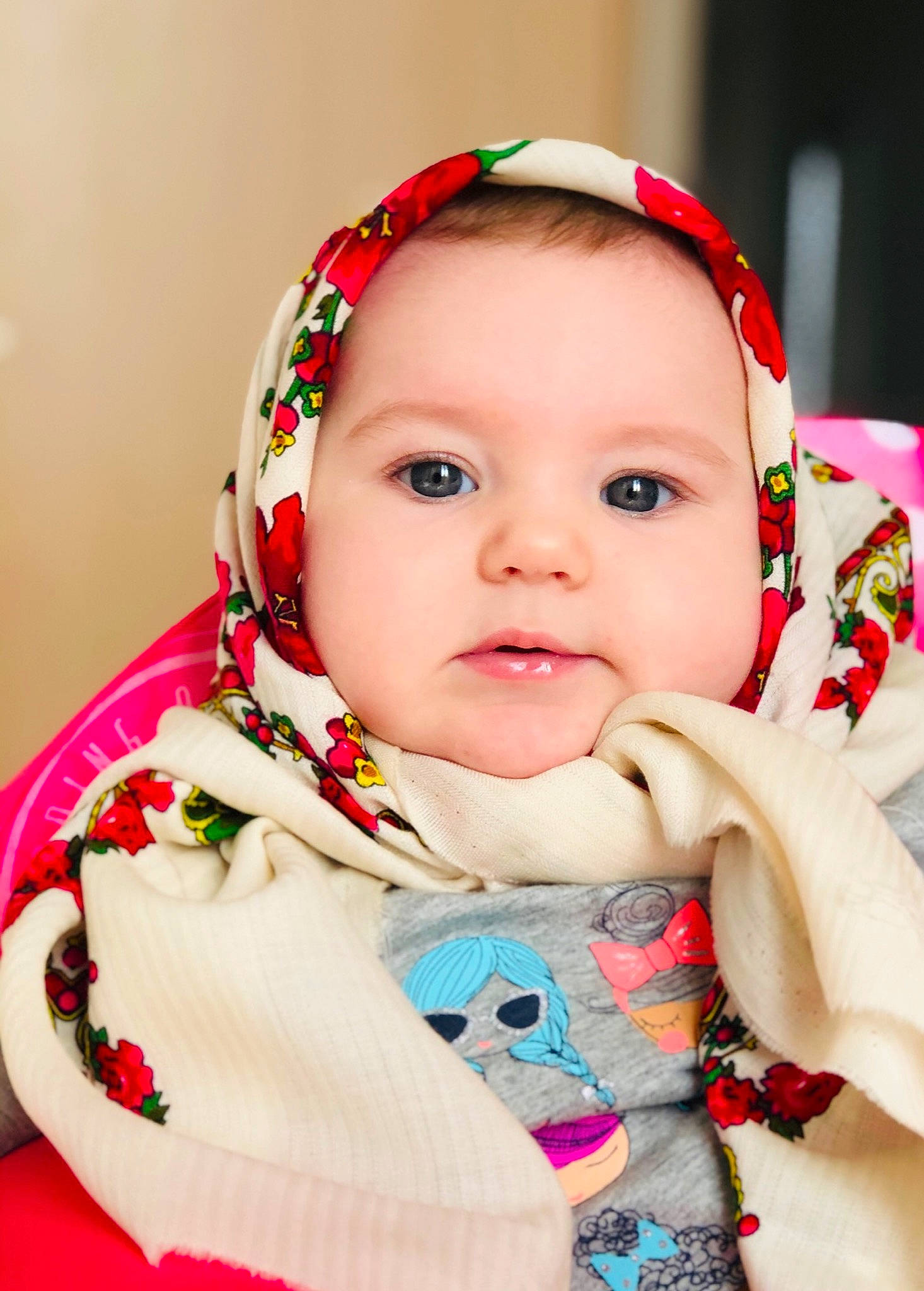 Daria a rejoint le concours — aidez-le/la à gagner de superbes lots ! baby, baby_products, baby_toddler_clothing, cheek, child, child_model, hair_accessory, headband, headgear, lip, person, photo_shoot, portrait_photography, skin, textile, toddler