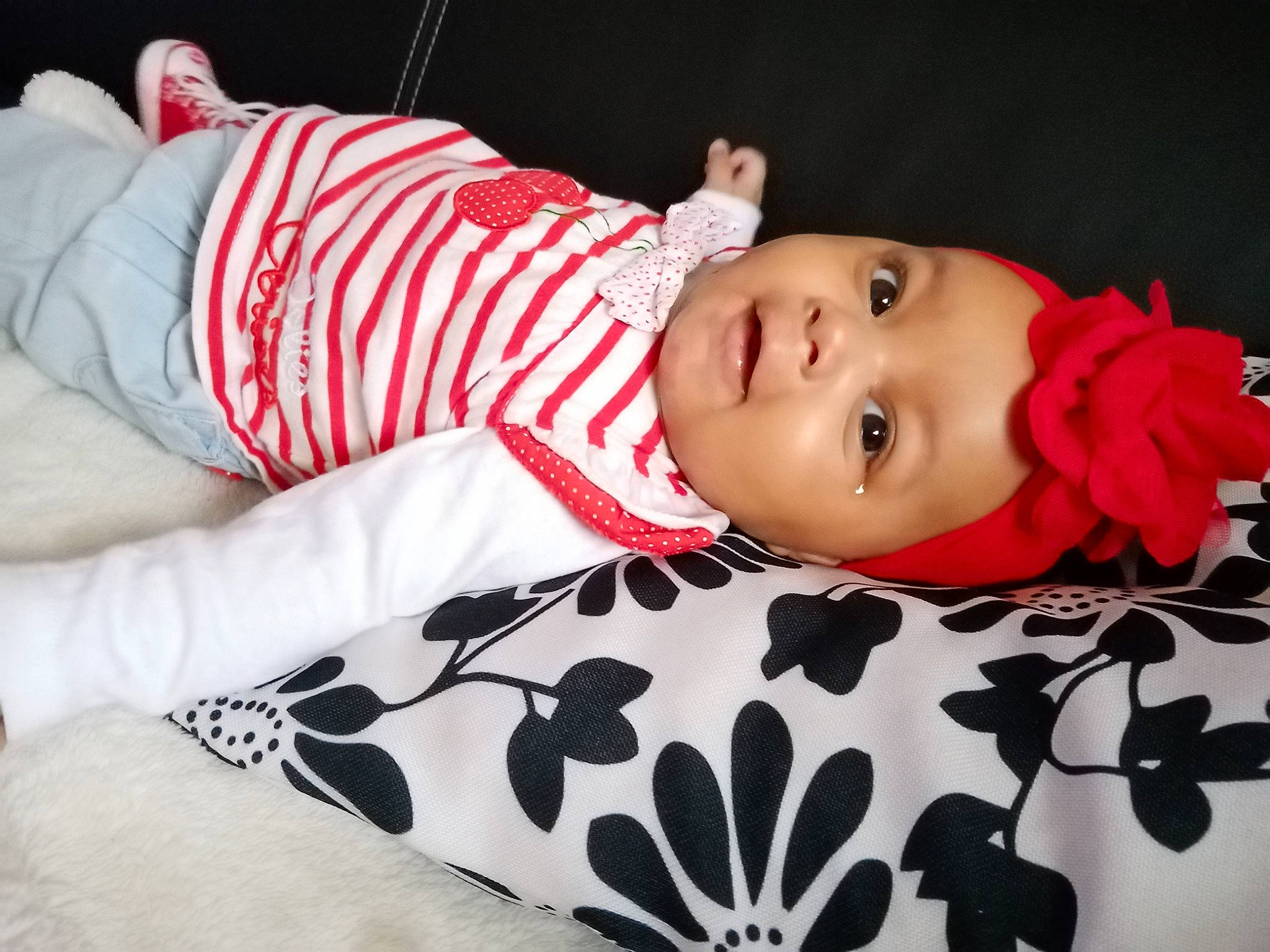 Aminata participe au concours pour gagner de l'argent avec cette photo : baby, baby_products, baby_toddler_clothing, cheek, child, comfort, headwear, linens, lip, mouth, nightwear, person, portrait_photography, skin, toddler